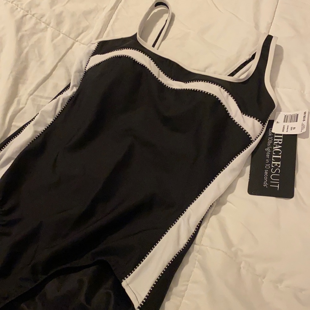 Black White Miraclesuit Size 18 New with tags